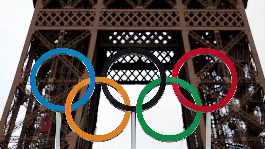 <div class="paragraphs"><p>The logo of the Olympics in front of the Eiffel Tower.</p></div>